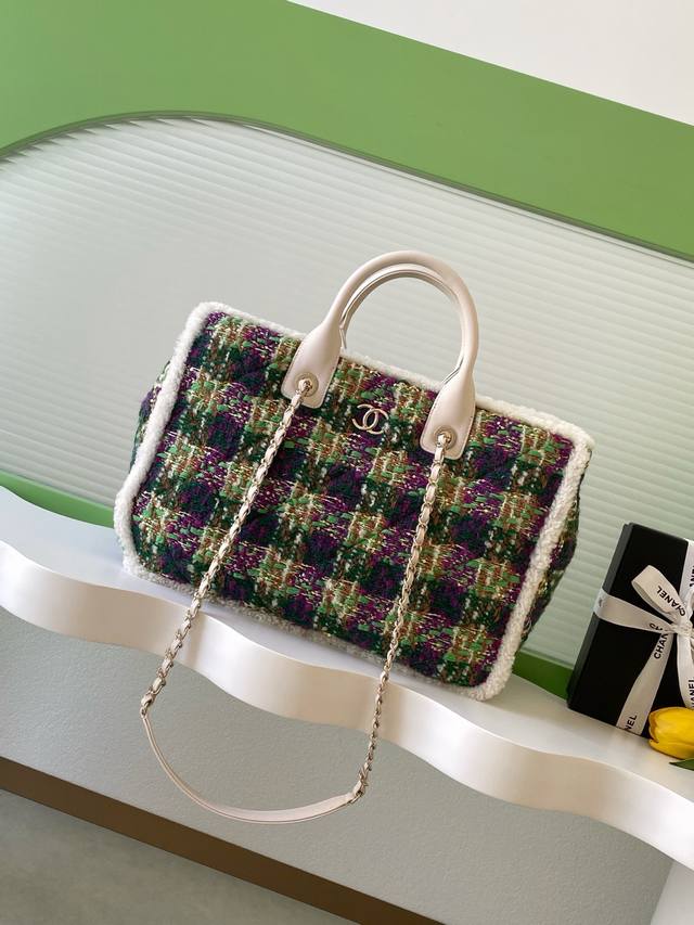 顶级原单 Chanel 25N花呢手提包 Vchanel 25N花呢手提包是Coco Neige滑雪系列秋冬限定，紫白绿格纹花呢材质，柔软又保暖，超有冬日氛围感