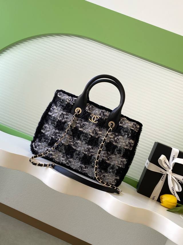 顶级原单 Chanel 25N花呢手提包 Vchanel 25N花呢手提包是Coco Neige滑雪系列秋冬限定，黑银灰格纹花呢材质，柔软又保暖，超有冬日氛围感