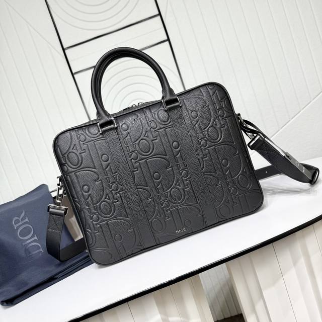 顶级原单 保证进口头层牛皮，拒绝二层皮，拒绝超纤皮 拉链公文包 黑色 Dior Gravity 印花效果皮革和黑色粒面牛皮革 编号: 1Esbr180Llg_H