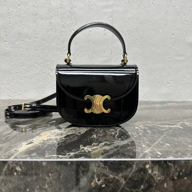 正品级 Besace Triomphe迷你漆皮手袋 6 X 5 X 2英寸 15.5 X 11.5 X 5厘米 本款型无法装下plus等偏大的智能手机机型 斜挎