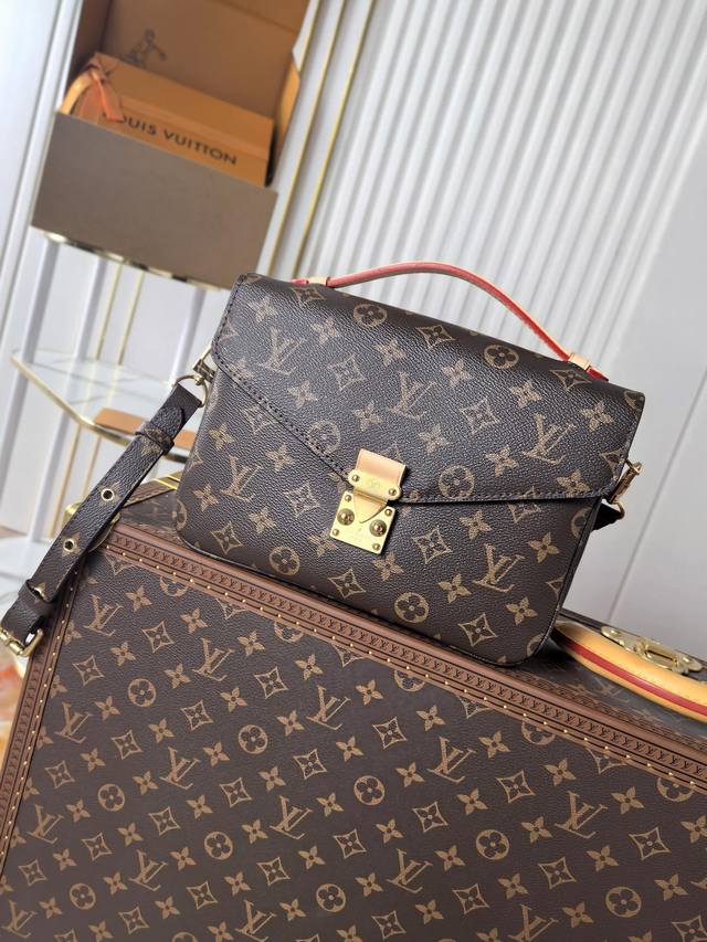 厂价 。 最高版本原厂皮顶级原单配专柜全套包装 顶级原单 M44875 M44876 M40780 本款 pochette MéTis 手袋采用 Monogra