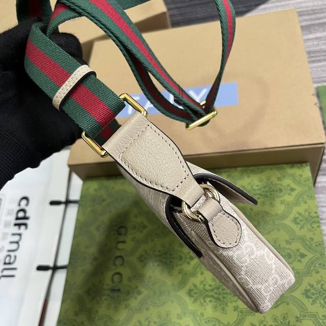 厂价 。 最高版本原厂皮顶级原单配专柜全套包装 Gucci专柜品质，顶级原单货，实物实拍。款号764961米胶，尺寸长13×宽22×厚4，现货出货