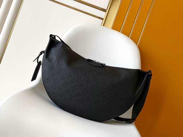 M12850变码芯片 头层牛皮 顶级原单 本款 Hamac 手袋以 Monogram 帆布塑造舒适背携包款。大号主隔层配有牢固拉链,内贴袋可存放玲珑物件。巧用可 M12850变码芯片 头层牛皮 顶级原单 本款 Hamac 手袋以 Monogram 帆布塑造舒适背携包款。大号主隔层配有牢固拉链,内贴袋可存放玲珑物件。巧用可