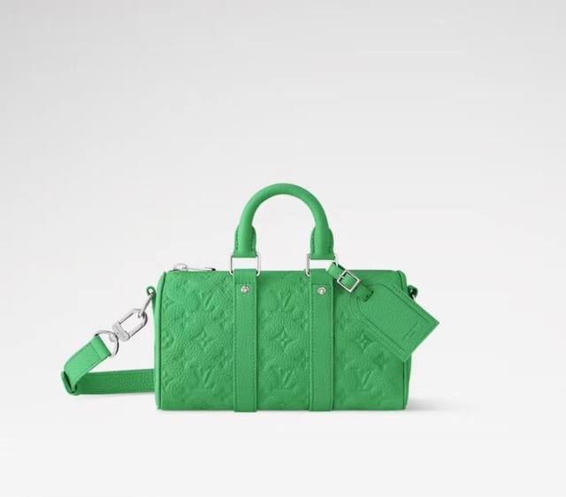 动态163C01芯片 M26055绿 顶级原单 独家背景实拍 Keepall 系列的迷你版本再现新意。Taurillon Monogram 牛皮革塑造经典构型，