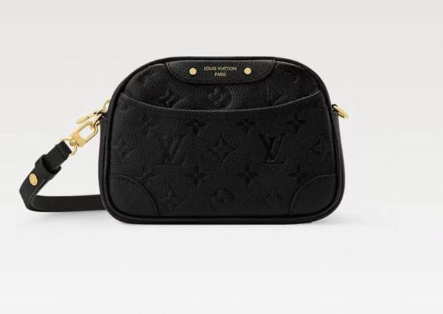 M25518黑色 M26509奶白 顶级原单 动态163 本款 Tiny Camera Bag 手袋出自 Monogram Empreinte 系列，为典雅牛皮