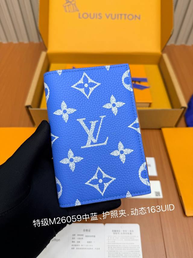 p重磅大福利最新推出全钢p10钱夹系列 特级M 59中蓝 回馈新老客户163动态Uid 变码芯片. 尺寸：10X2.5X14厘米 长X宽X高 最新全套隔空包装礼