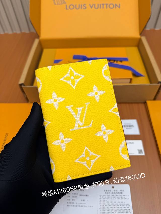 p重磅大福利最新推出全钢p10钱夹系列 特级M 59黄色 回馈新老客户163动态Uid 变码芯片. 尺寸：10X2.5X14厘米 长X宽X高 最新全套隔空包装礼