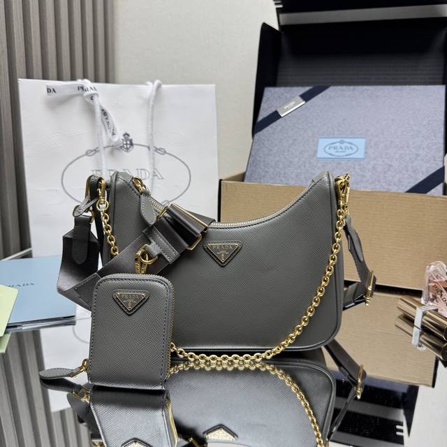 顶级原单 新版本 爆款升级版Baokuanqnylon Hobo手拎 腋下包1Bh204原厂十字纹可拆卸p家 Re-Edition 2005 Saffiano皮