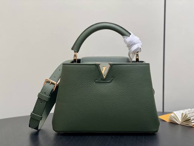 出厂价p 顶级原单 M24545墨绿色 全皮Cap那英款系列 Capucines Bb手袋 M24727 Capucines 中号手袋于 2013 年问世，以