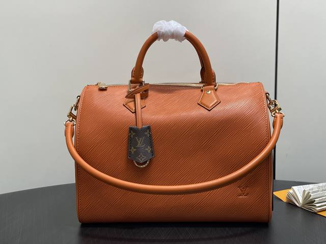 出厂价p 顶级原单 M25915棕色 M25671黑色 水波纹Speedy枕头包 本款 Speedy Soft 30 手袋 由 pharrell William