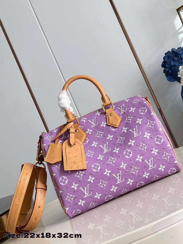 出厂价p 顶级原单 浅紫色鸵鸟纹 本款 Speedy p10 BandoulièRe 30 Monogram Leather 手袋为柔软粒面牛皮革包裹羊皮革内衬