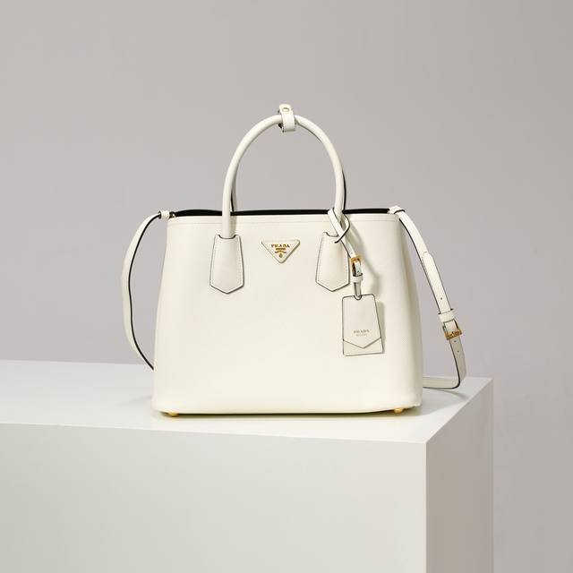 特级原厂 经典款1Bg775白色 黑内里羊皮 大号33Cm到货全面升级，采用进口粗十字纹牛＋内配撞色小牛皮，顶级拉丝五金，配色手挽，永不过时的购物袋时尚又大方尺