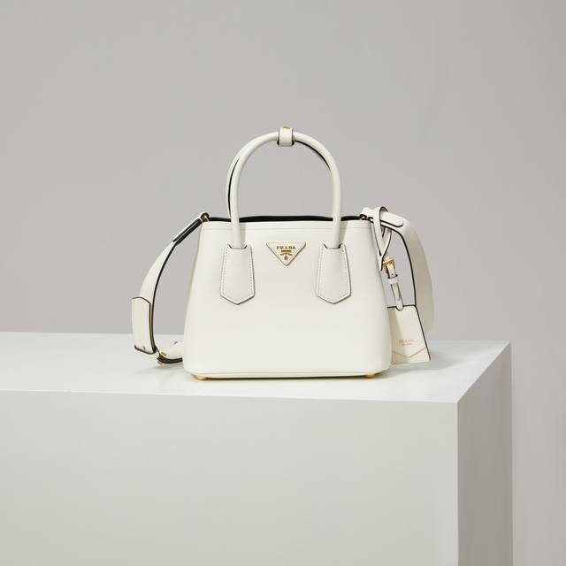 特级原厂 专柜新款 迷你号 1Bg443 白色 黑内里羊皮 到货啦 全新Doublebagmini号购物袋Double系列灵感Mini Bag进口粗十字纹牛皮，