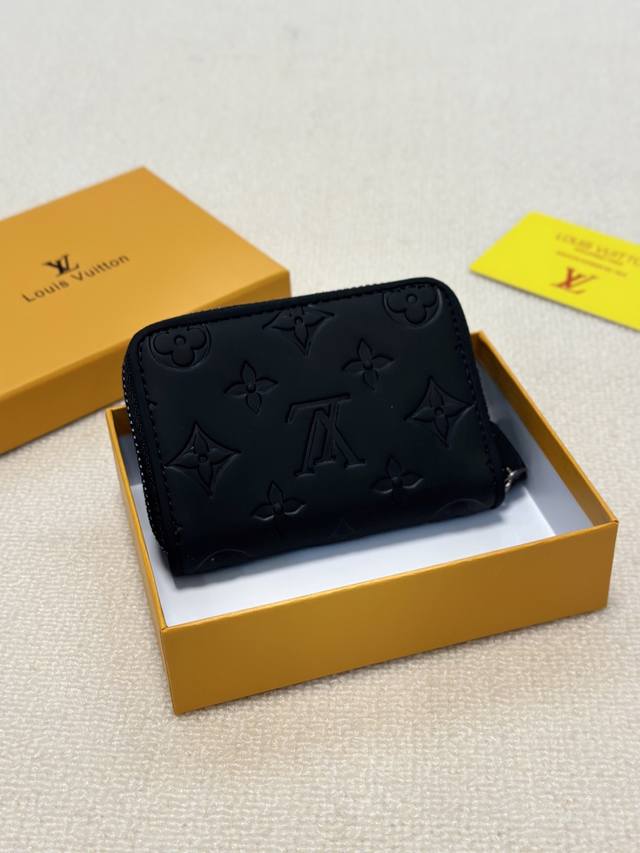 卡包零钱包。颜色：黑，尺寸 10X9实拍纯皮卡包 超级自留。两用卡包钱包超多卡位特别实用