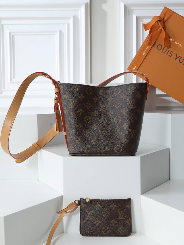 顶级原单 动态变码芯片163C M12925老花 本款 All In Bb 手袋为 Monogram 帆布搭配亮泽金属件，以标志性挂锁和名牌彰显经典格调。可调节