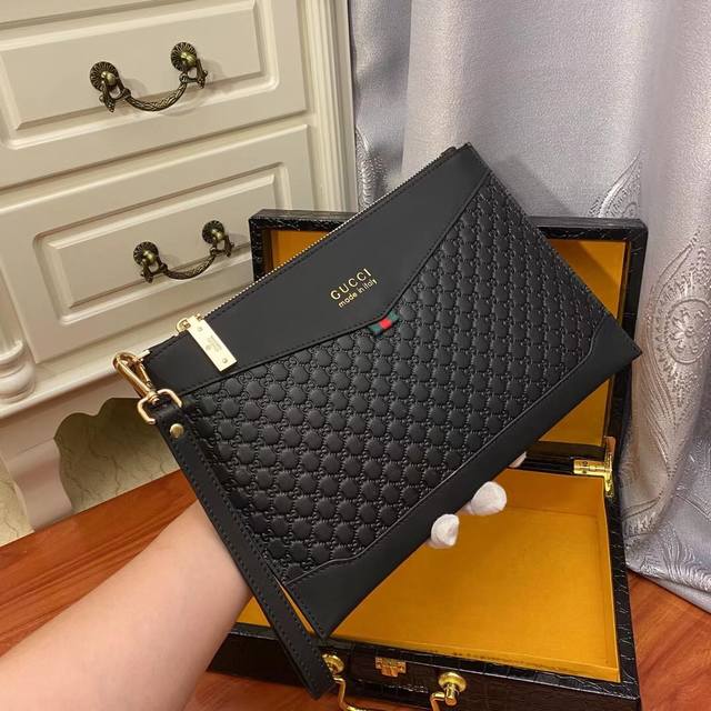 黑色～型号33084-1 超经风靡全民美美的新色 搭配意大利 意大利进口牛皮，原厂五金-质量手感棒棒哒， 只此一家，不怕货比货 就怕不识货！市场原版最好的货专注