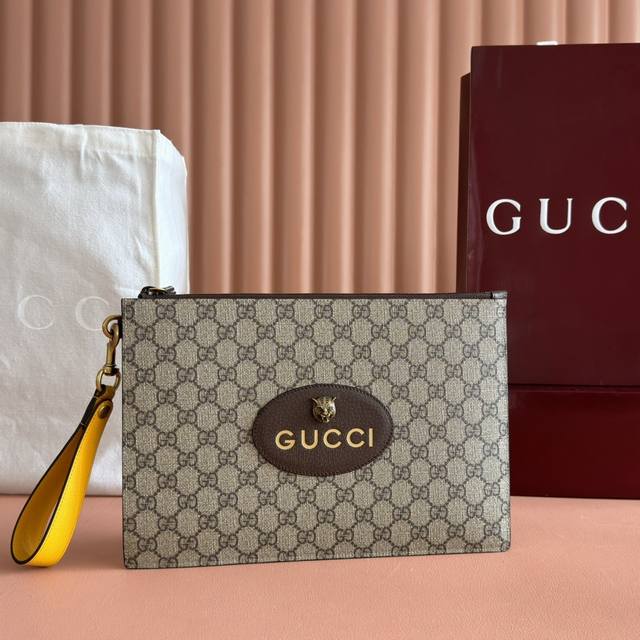 批￥ 。原单 型号：Gucci K0757复古风格皮革配饰系列采用Gg Supreme高级 人造帆布打造，装饰椭圆型皮革标签米色 乌木色Gg ，可分解材料 制作