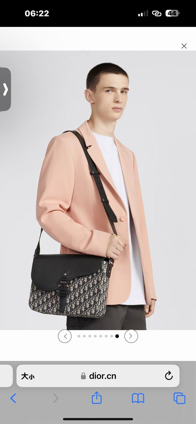 市场最高版本，欢迎对比 马鞍信使包 米色和黑色 Oblique 印花面料与黑色粒面牛皮革 编号: 1Adme162Yks_H27E 这款马鞍信使包采用经典的设计