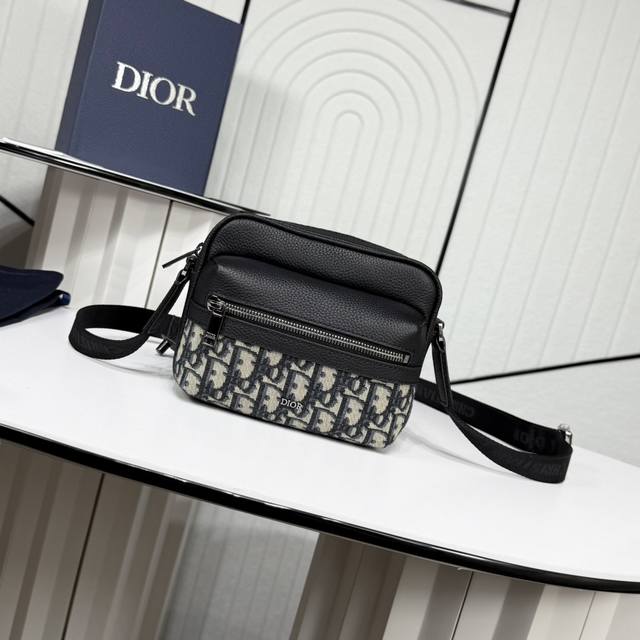 市场最高版本 原单品质 正品打版 保证进口头层牛皮，拒绝二层皮，拒绝超纤皮 迷你 Rider 2.0 拉链式信使包 米色和黑色 Oblique 印花面料搭配黑色