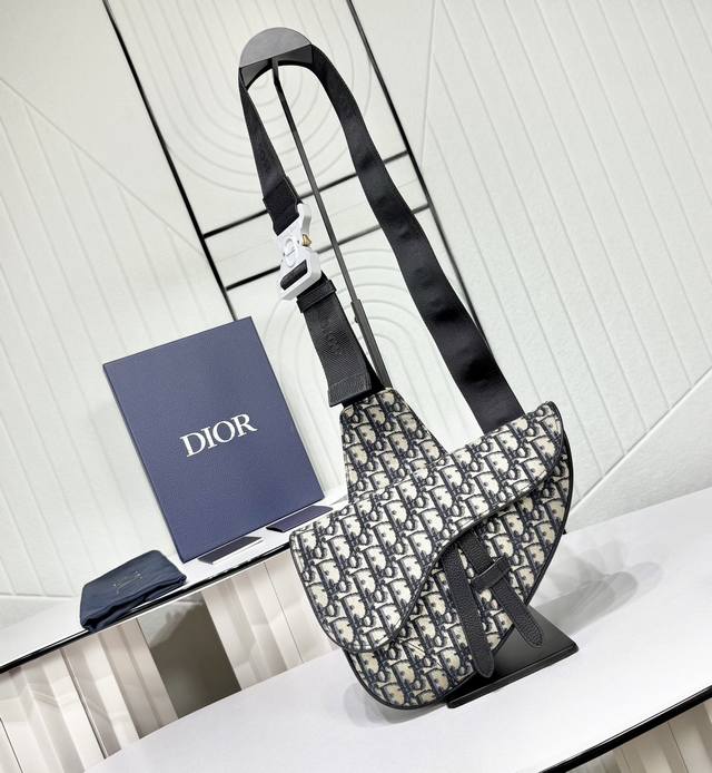 市场最高版本,原单品质,欢迎对比 配盒子,礼品袋 点击长按翻译 Saddle & Dior Oblique :1Adpo093Yky_H28E Dior Obl 市场最高版本,原单品质,欢迎对比 配盒子,礼品袋 点击长按翻译 Saddle & Dior Oblique :1Adpo093Yky_H28E Dior Obl