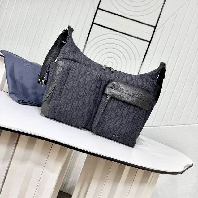 市场最高版本 原单品质 正品打版 保证进口头层牛皮，拒绝二层皮，拒绝超纤皮 中号 Rider Soft 水饺包 黑色 Oblique 印花面料和黑色粒面牛皮革