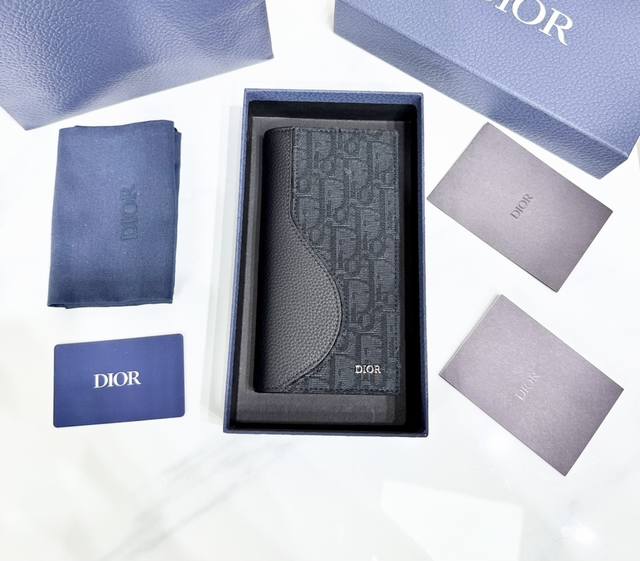 市场最高版本 原单品质 正品打版 保证进口全头层牛皮，拒绝二层皮，拒绝超纤皮 配盒子 礼品袋 马鞍长款竖版钱包 黑色细工镶嵌粒面牛皮革和黑色 Oblique 印