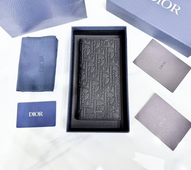 市场最高版本 原单品质 正品打版 保证里外全头层牛皮，拒绝二层皮，拒绝超纤皮 配盒子 礼品袋 竖版双折钱包 黑色 Dior Gravity 印花效果皮革 编号: