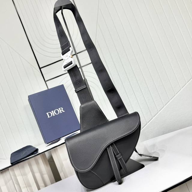 市场最高版本 原单品质 正品打版 保证全头层进口牛皮，拒绝二层皮，拒绝超纤皮 配盒子 礼品袋 马鞍包 黑色粒面牛皮革 编号: 1Adpo093Ykk_H00N