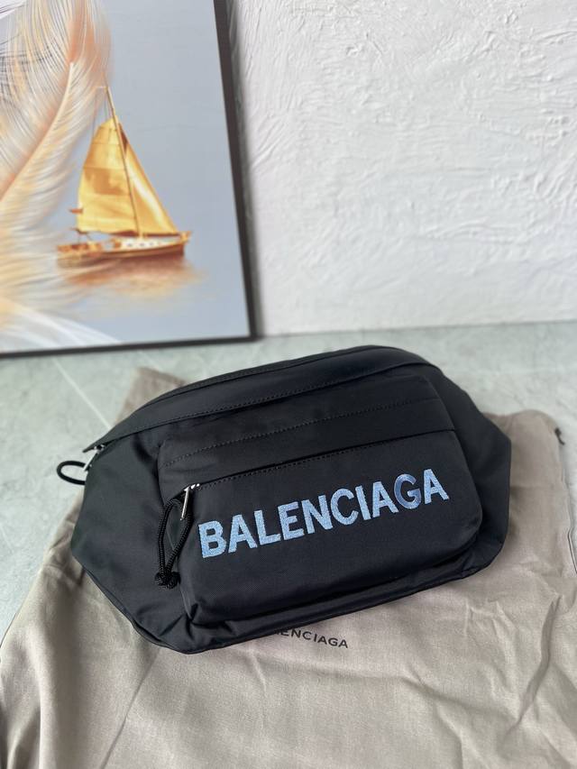 原单跑量 Balenciag巴黎家 城市系列 paris Explorer 腰包 黑色 男女同款丝印 3D立体刺绣 尺寸：24*9*18Cm