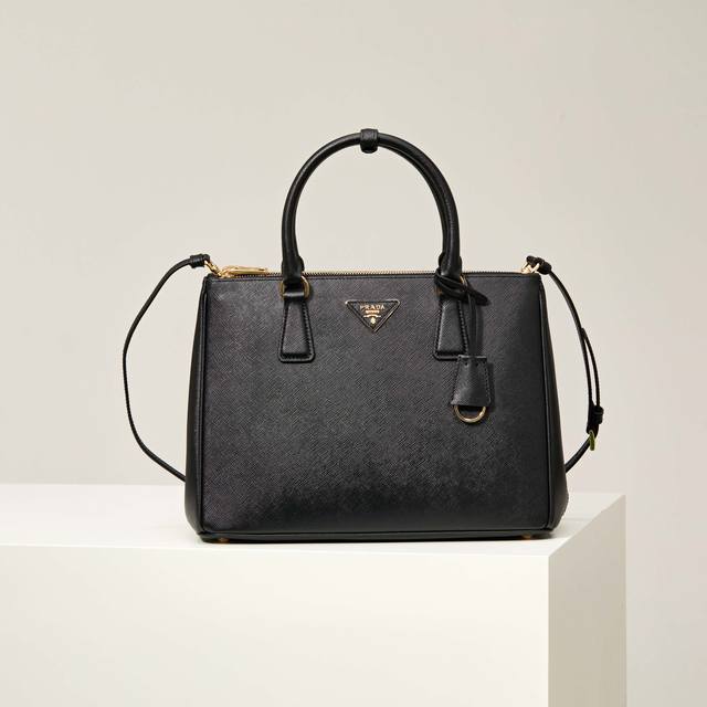 特级原厂 经典爆款1Ba274 焦糖原单货 全面升级版采用进口十字纹牛皮.顶级拉丝五金Galleria 手袋设计经典隽永,最具标志性意义的杀手包,永久不过时的款 特级原厂 经典爆款1Ba274 焦糖原单货 全面升级版采用进口十字纹牛皮.顶级拉丝五金Galleria 手袋设计经典隽永,最具标志性意义的杀手包,永久不过时的款