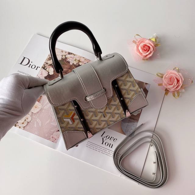 Goyard戈雅 硬版Mini西贡包，新尺寸更加精致讨喜更好驾驭，低调做工又完美、这款包优雅复古又不失风情让人很难拒绝的款式，专柜一包难求，物超所值原版皮，原版