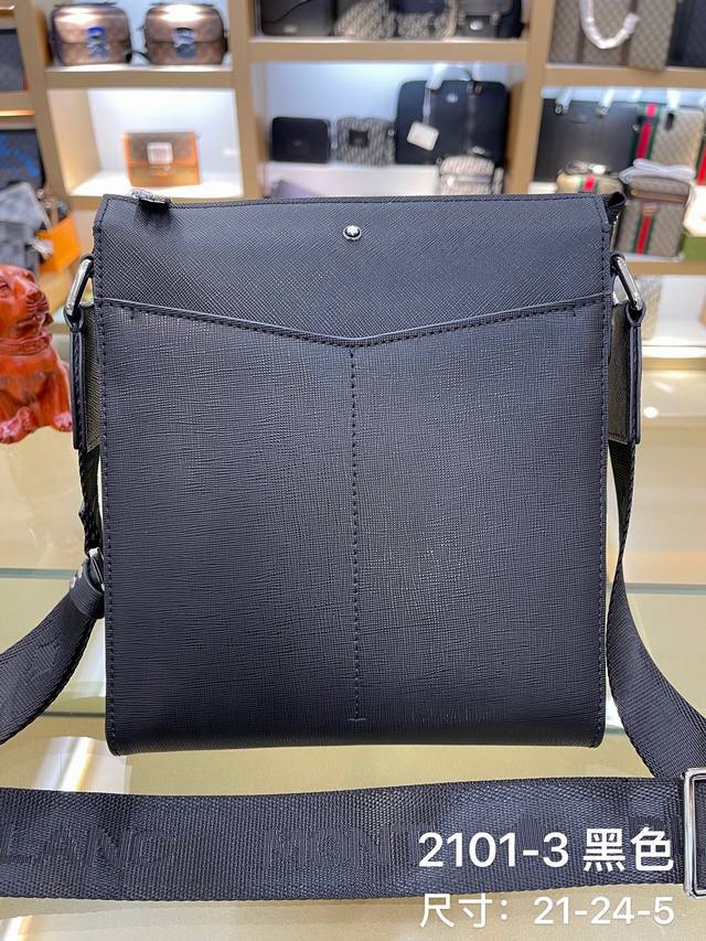 斜挎包型号：2101-3#顶级原单货万宝龙西班牙纹牛皮，光泽好上档次，高纤维布裡，专柜五金配件，质量超赞。尺寸：21X5X24-