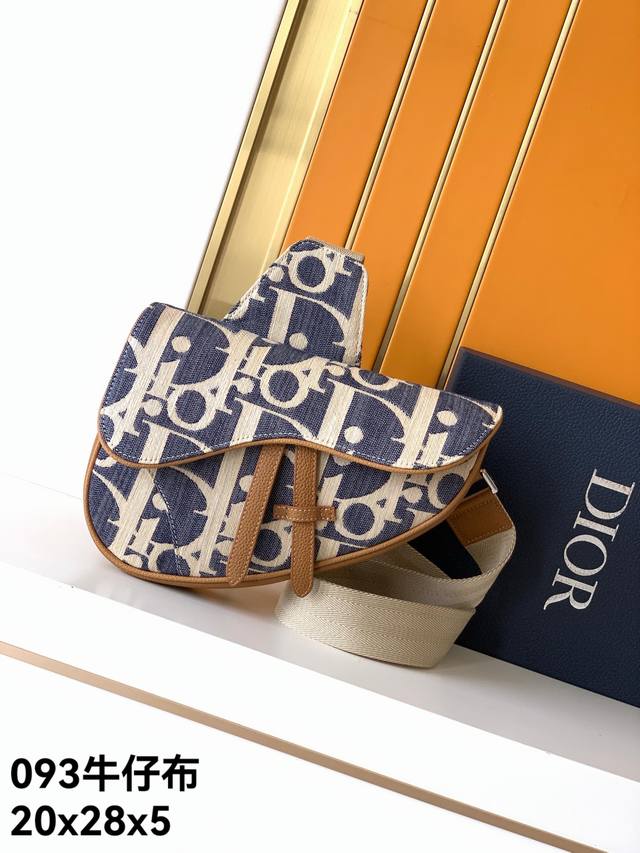 斜挎包型号：新款原单093#牛仔布系列提花配牛皮，顶级原单货专柜休闲时尚斜挎包流行款，高端大气，时尚有品味，原单专用高端头层牛皮，专柜标准布，超级实用，打上专柜