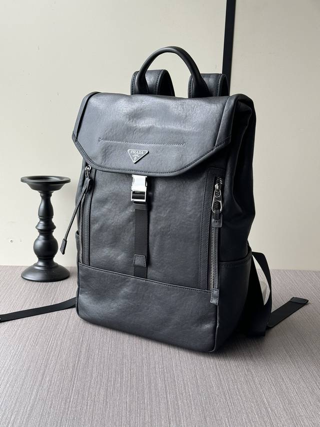 顶级专柜老鼠高端狠货2025最新火爆款普拉达手提双肩背包大量出货啦,叫嚣专柜货顶级原单货纸上谈兵吹牛皮的咱不会，请让狠货说话。款式可以复制抄袭，材料做工骗不了懂