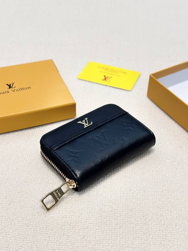 卡包零钱包。颜色：黑，尺寸 10X9实拍纯皮卡包 超级自留。两用卡包钱包超多卡位特别实用