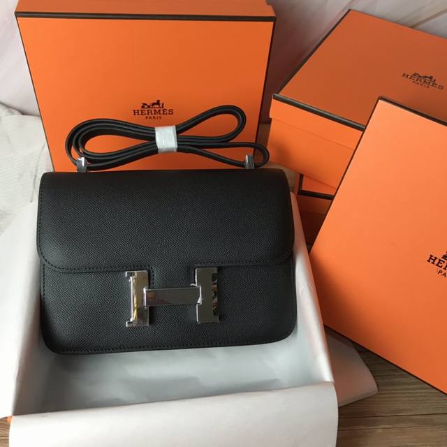 配礼品盒、Constance 康康』23Cm 、御用进口Epsom皮 金扣』和 银扣』顶级制作 精美做工，一年四季都必备的出街款，仙女们的最爱，背上它你就是全街