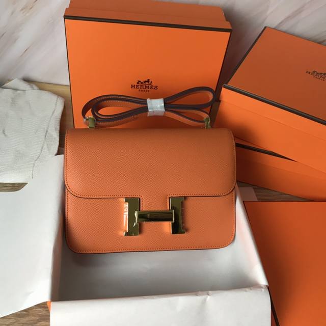 配礼品盒、Constance 康康』23Cm 、御用进口Epsom皮 金扣』和 银扣』顶级制作 精美做工，一年四季都必备的出街款，仙女们的最爱，背上它你就是全街