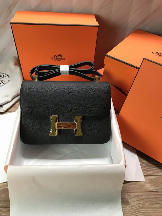 配礼品盒、Constance 康康』23Cm 、御用进口Epsom皮 金扣』和 银扣』顶级制作 精美做工，一年四季都必备的出街款，仙女们的最爱，背上它你就是全街