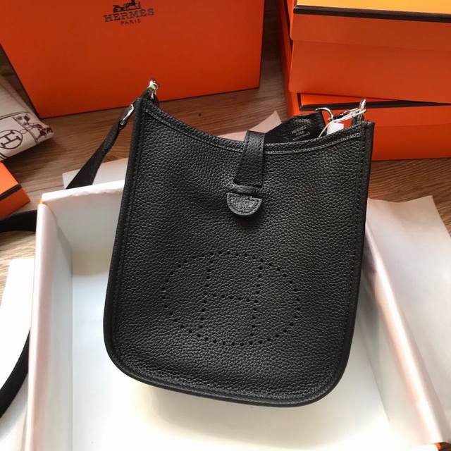 头层牛皮 配盒子 Evelyne Mini 伊芙琳17Cm 进口Togo皮 顶级做工 大写的H 柔软的皮质 对版配顶级的肩带，全套Logo 有内码Y刻 夏季超好