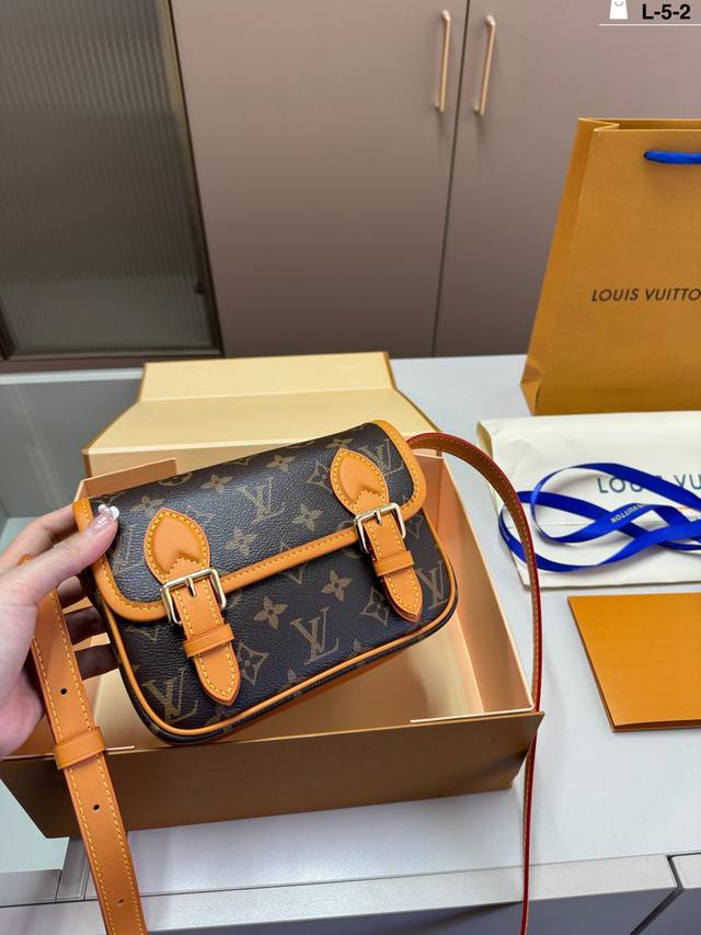 芯片版本 L-5-2尺寸20×12折叠盒 Lv Satchel迷你邮差包，复古学院风满满！小巧精致，日常通勤、休闲出行都超适合。