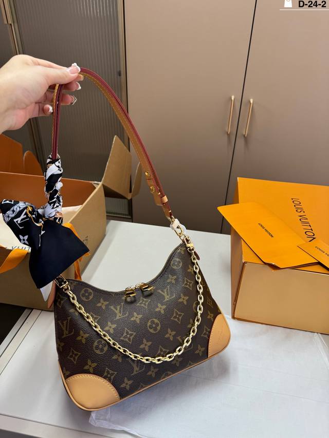 芯片版本 D-24-2尺寸28×15折叠盒飞机盒 Lv路易威登牛角也太可爱了 但是绝对不是美丽废物 内里容量还是Ok的腋下肩背斜挎 芯片版本 D-24-2尺寸28×15折叠盒飞机盒 Lv路易威登牛角也太可爱了 但是绝对不是美丽废物 内里容量还是Ok的腋下肩背斜挎