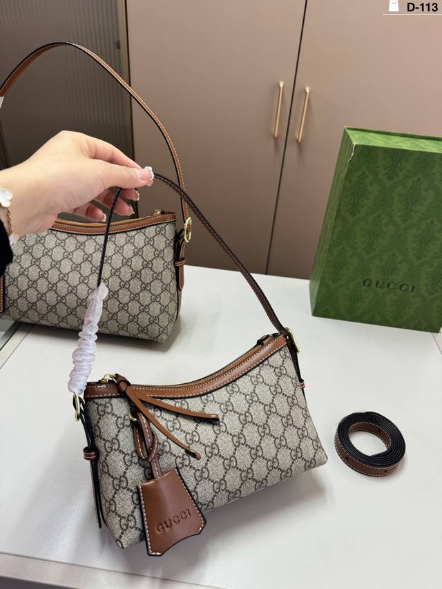 小 D-113尺寸30×16 22×12折叠盒 Gucci 新品腋下包 链条小包精致又时髦， 晚宴约会秒变人间富贵花