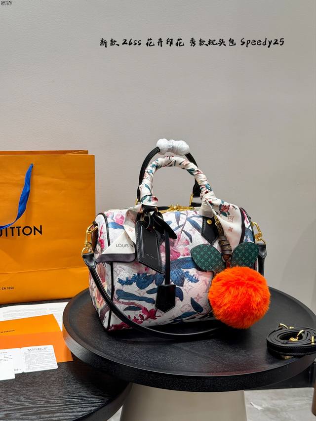 礼盒包装 Lv花卉印花枕头包Speedy Lv26Ss春夏系列手提包，白色牛皮革+花卉印花，搭配经典Monogram元素，艺术感满满花卉图案灵感来自自然，春日氛