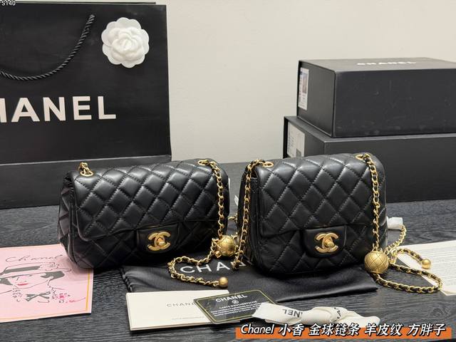 全套礼盒包装 尺寸17.12Cm 小号 20.11Cm 大号 香奈儿 Chanel Cf 链条金球方胖子 简直是Yyds,没有人能拒绝金球Cf的美貌，经典著作的