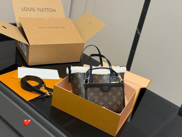 配折叠盒飞机盒 Size： 20.17Cm Lv Neverfull Bb新款购物袋！ 骨灰级产物！ 经典到无可复制！ 有质感！有味道！