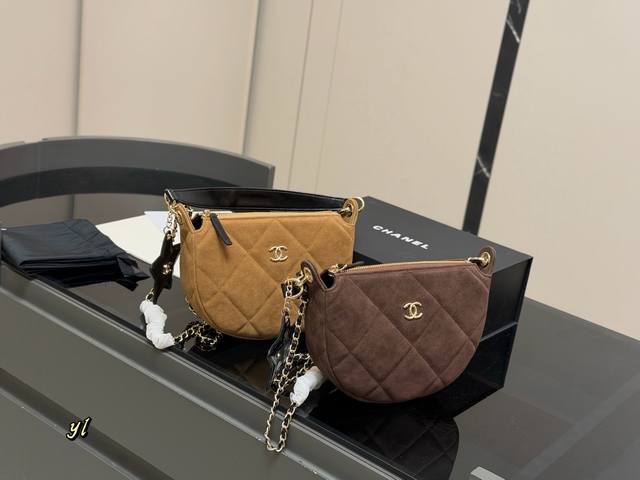配盒 Chanel Coco Neige 25N 25K 香奈儿25N滑雪系列的一眼喜欢 像大家在雪地里滑雪一样 25K的包包也很好看 轻便 最后纠结了一下这个