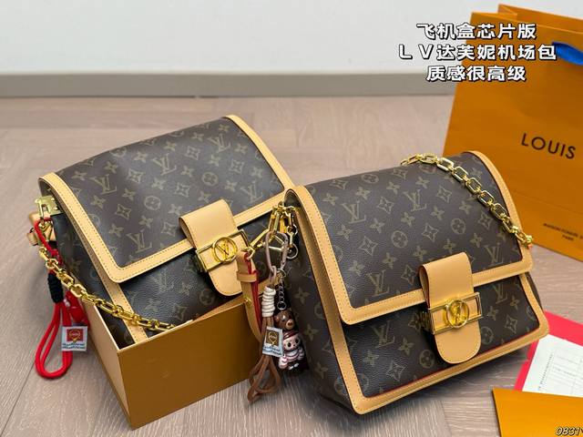 飞机盒芯片版 Lv 达芙妮机场包 质感很高级 容量超级大也很耐用 日常出街背它回头率百分百 就是这种随性慵懒感 尺寸26 22