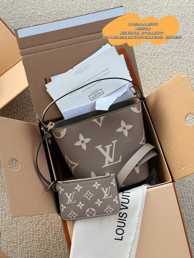 配盒 Size：18*16Cm All In Bb重磅来袭的大象灰 这谁看了不迷糊呀 一包多背