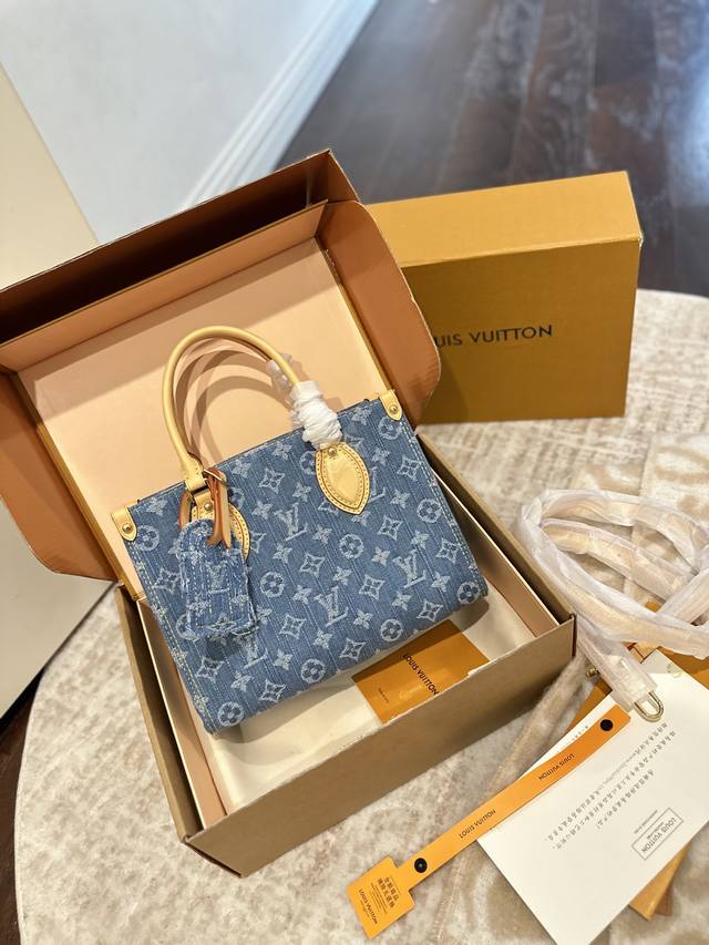 折叠礼盒官网飞机盒 Lv Onthego Eastwest压花横版托特包 开挂啦！怎么这么好看！ 超级可爱的尺寸，设计简洁时尚 符合所有日常出行的各种不同场合，