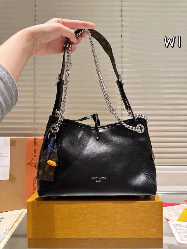 配盒 Size：25*18Cm Carryall Bb来袭 新款链条拼接肩带 Lv 最强者Carryall， 可爱休闲都Ok哈 Carryall是真的强！ 性价